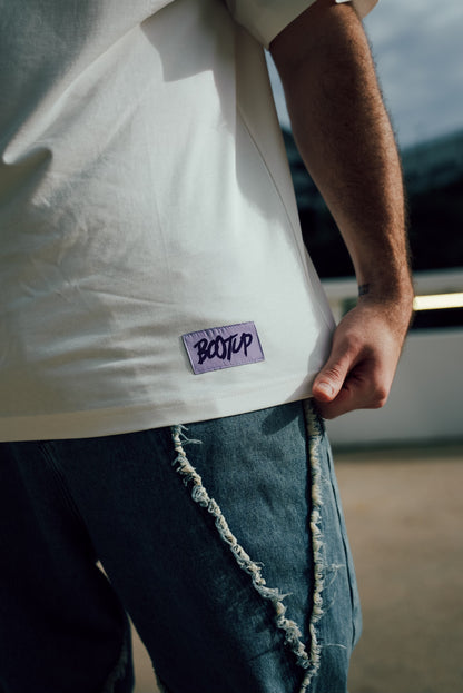 PLAY NECK tee